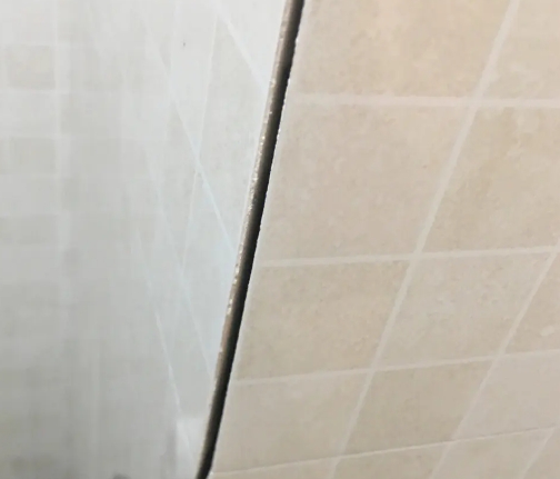 河源瓷砖空鼓维修公司分享阳台瓷砖脱落的修复过程可以分为以下几个步骤