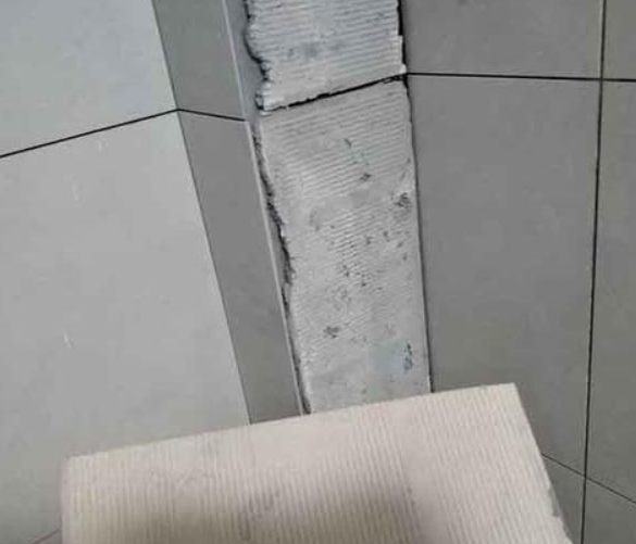 河源瓷砖空鼓维修公司分享下厨房瓷砖脱落的补救措施。